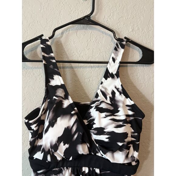 Trimshaper by MiracleSuit black and white one piece bathing suit Size 12 NWOT - Picture 3 of 5